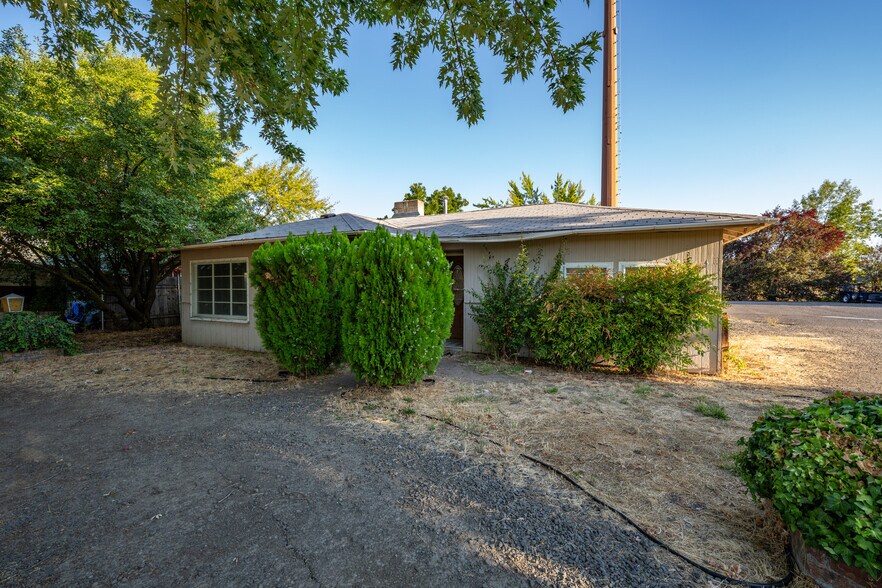 More Photos Of 3311 Biddle Rd, Medford Auto Repair For Sale