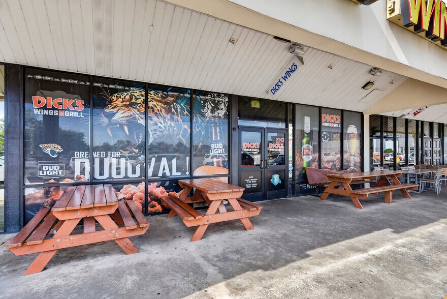 More Photos Of 14286 Beach Blvd, Jacksonville Beach General Retail For Sale