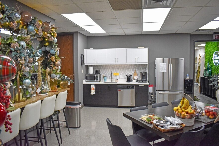 More Photos Of 3033 Kellway Dr, Carrollton Research And Development For Lease