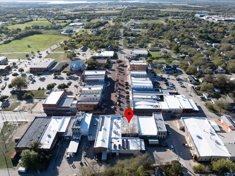 More Photos Of 107 S Main St, Farmersville Storefront For Sale