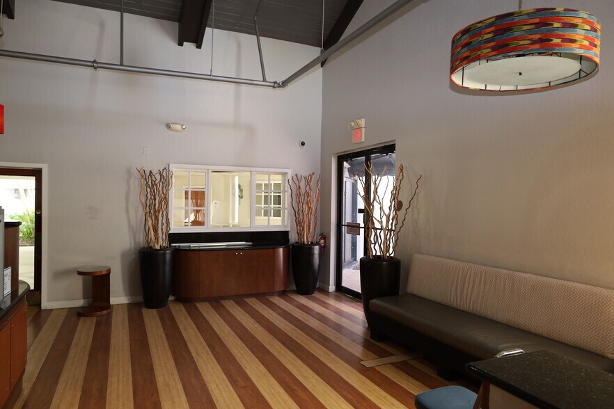 More Photos Of 1901 Palm Beach Lakes Blvd, West Palm Beach Hotel For Lease