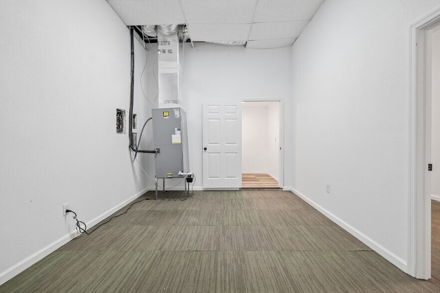 More Photos Of 4828 W Jackson St, Pensacola General Retail For Sale