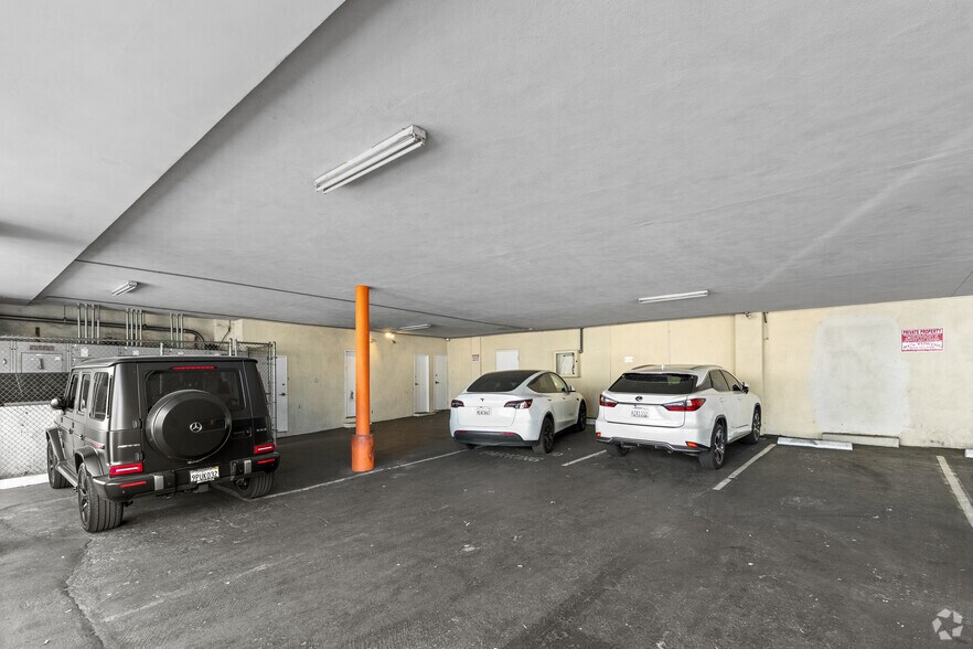 More Photos Of 14925-14945 Ventura Blvd, Sherman Oaks Office For Lease