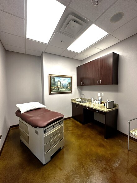 More Photos Of 2632 Broadway St, San Antonio Medical For Lease