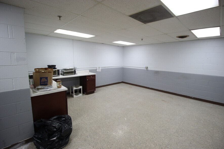 More Photos Of 235-257 Ormond St, Rochester Manufacturing For Sale