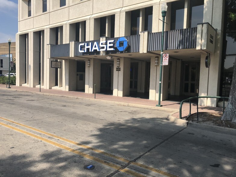 More Photos Of 600 Jefferson St, Lafayette Office For Sale