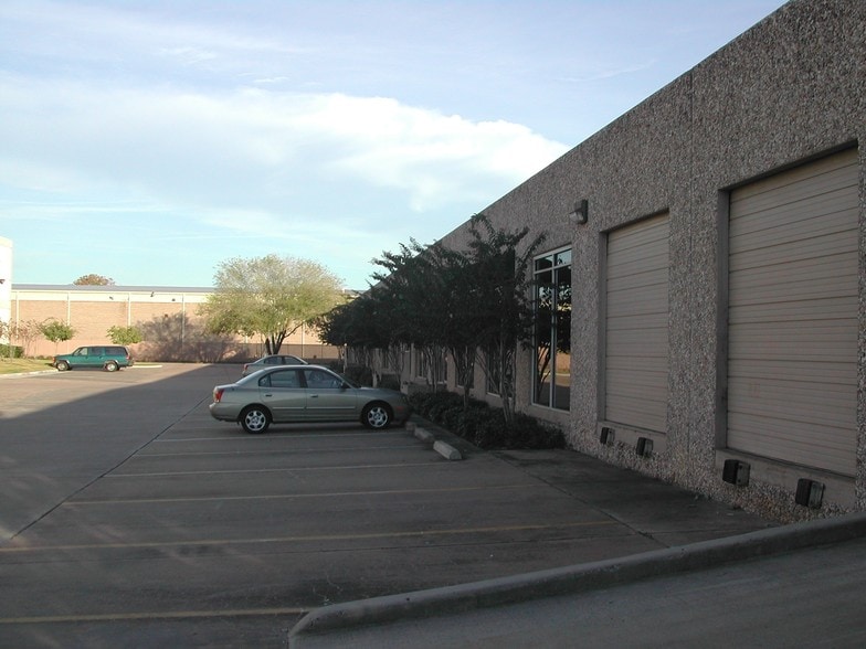 More Photos Of 1924 Rankin Rd, Houston Light Distribution For Lease