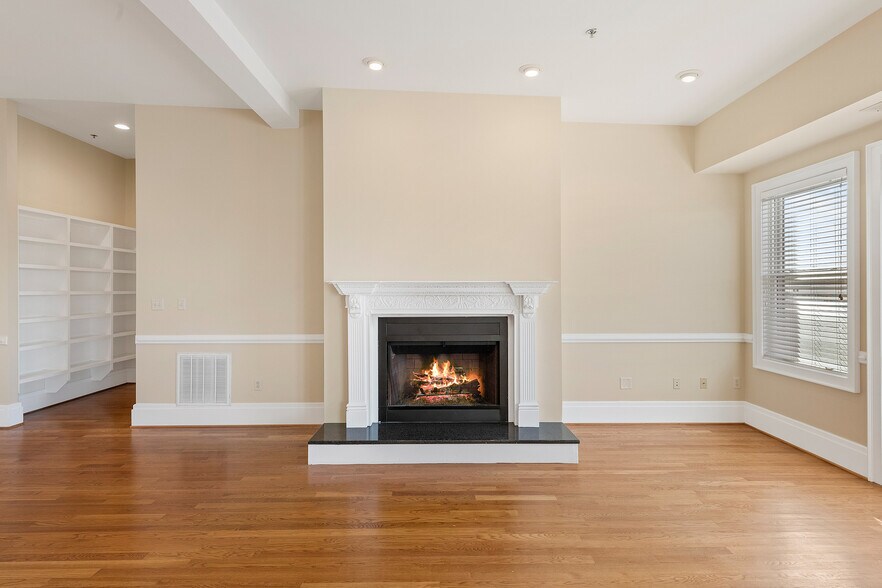 More Photos Of 2411 E Franklin St, Richmond Apartments For Lease