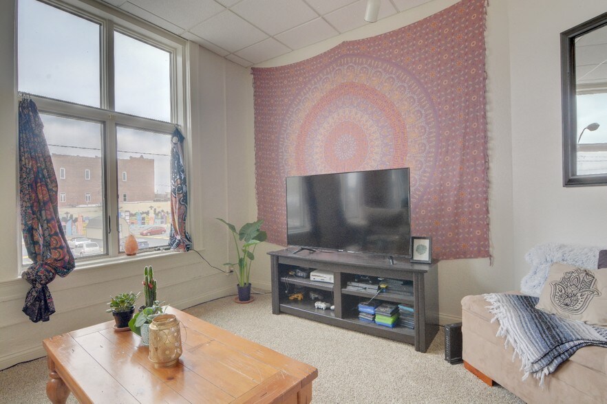 More Photos Of 113 W Mulberry St, Kokomo Storefront Retail Residential For Sale