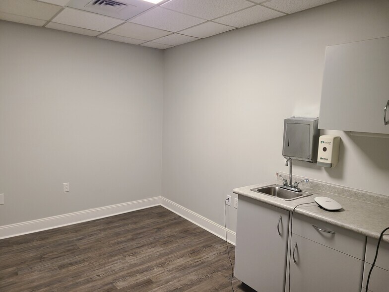 More Photos Of 131 N 5th St, Reading Office Residential For Lease