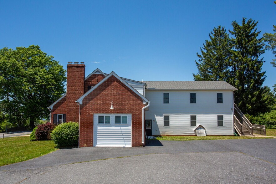 More Photos Of 2352 Jefferson Hwy, Waynesboro Office For Lease