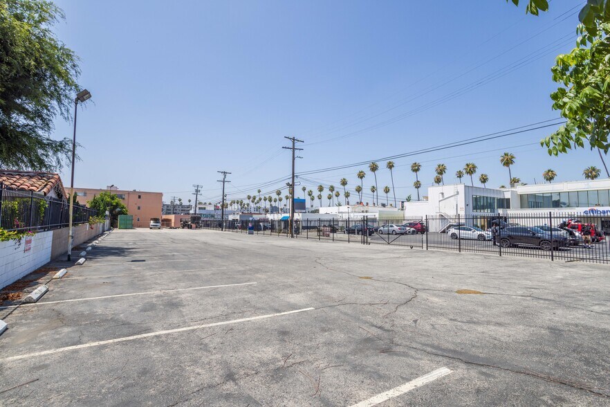 More Photos Of 14430 Vanowen St, Van Nuys Land For Sale