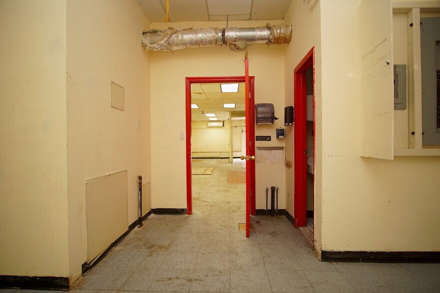 More Photos Of 41-10 29th St, Long Island City Storefront Retail Office For Lease