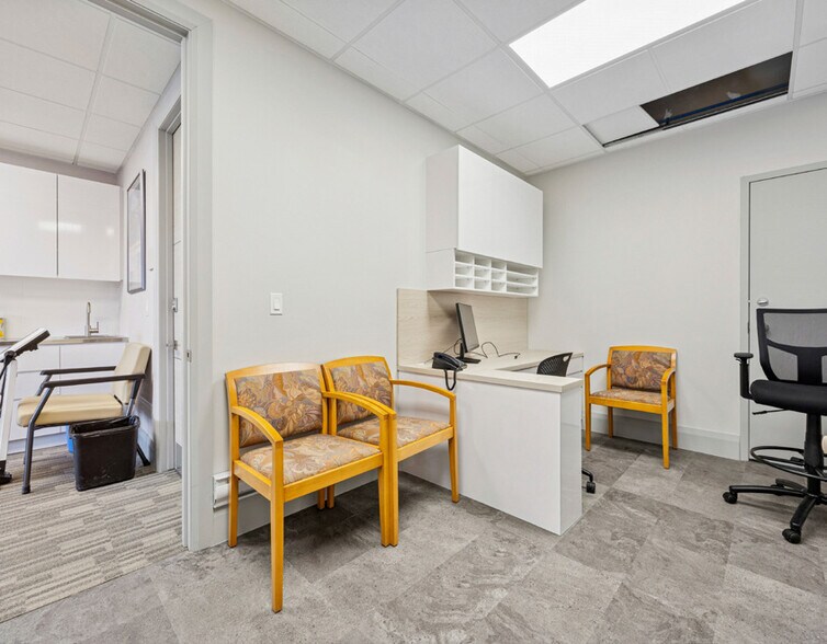 More Photos Of 1110 Sheppard Ave E, Toronto Medical For Sale