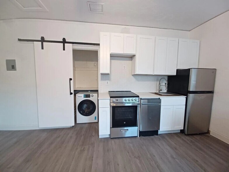 More Photos Of 2822 Pine Tree Dr, Miami Beach Apartments For Sale