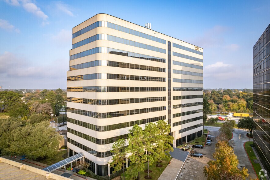 More Photos Of 1235 North Loop W, Houston Office For Lease