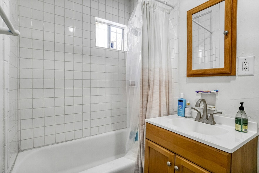 More Photos Of 2045 Penmar Ave, Venice Apartments For Sale