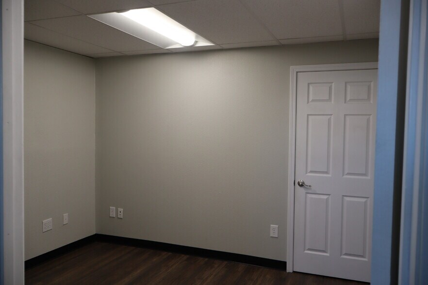 More Photos Of 6911 Doniphan Dr, El Paso Office For Lease