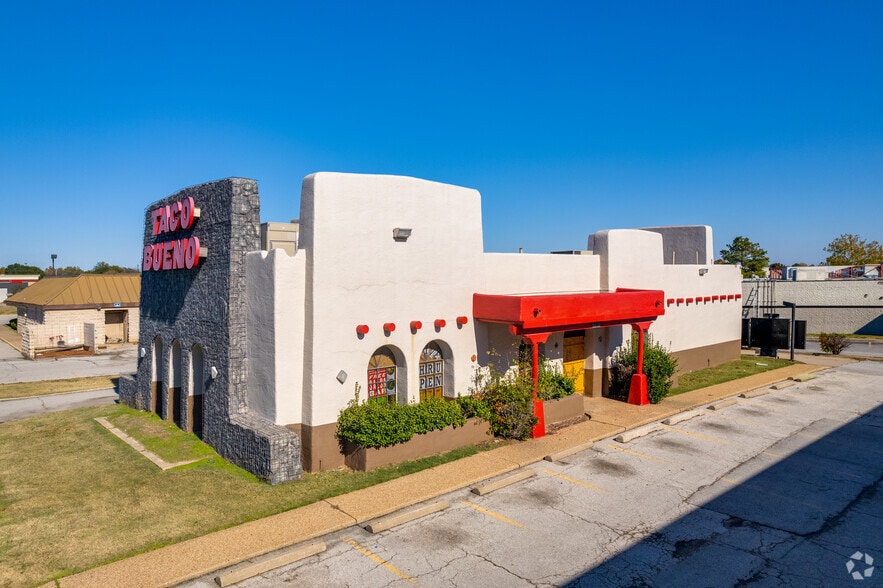Primary Photo Of 6825 S Memorial Dr, Tulsa Fast Food For Lease