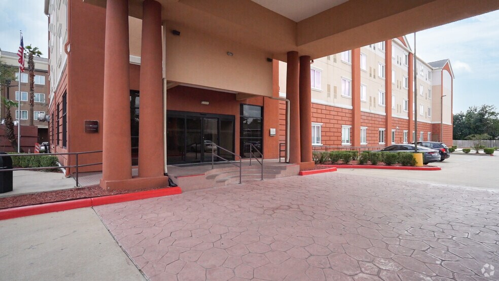 More Photos Of 8720 Gulf Freeway, Houston Hotel For Sale