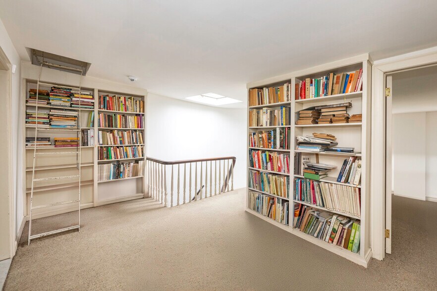 More Photos Of 248 W 12th St, New York Apartments For Sale