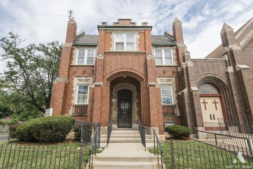 More Photos Of 700 E 91st St, Chicago Religious Facility For Sale