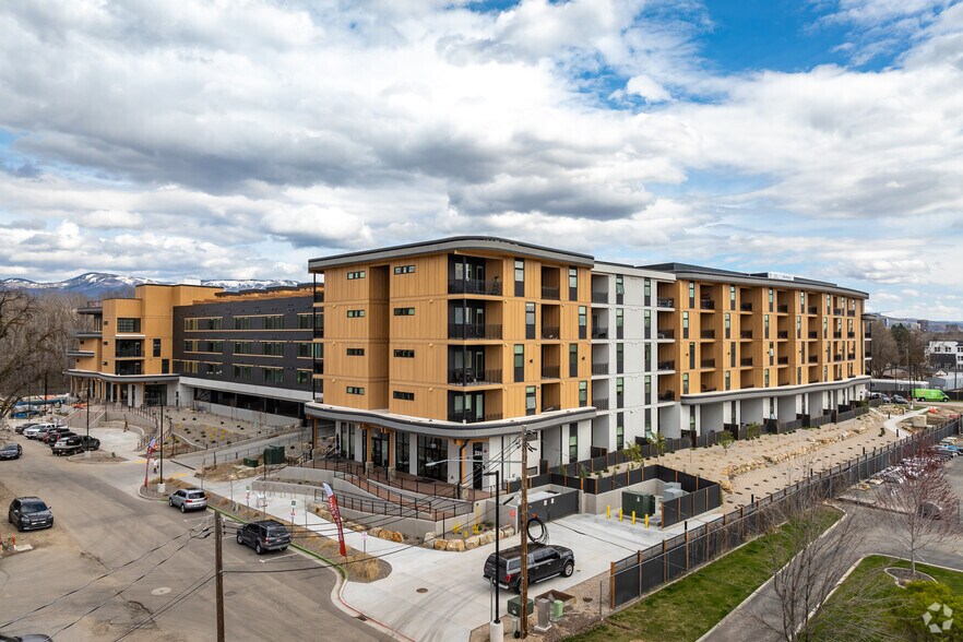 Primary Photo Of 521 E 41st St, Garden City Apartments For Lease