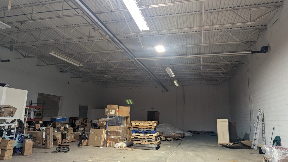 More Photos Of 35468 Groesbeck Hwy, Clinton Township Warehouse For Lease