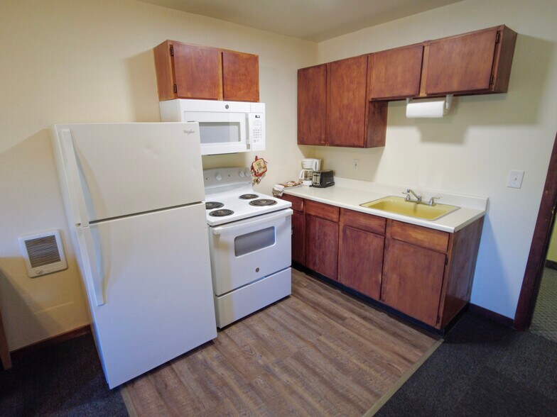 More Photos Of 4253 Highway 101 N, Gearhart Hotel For Sale