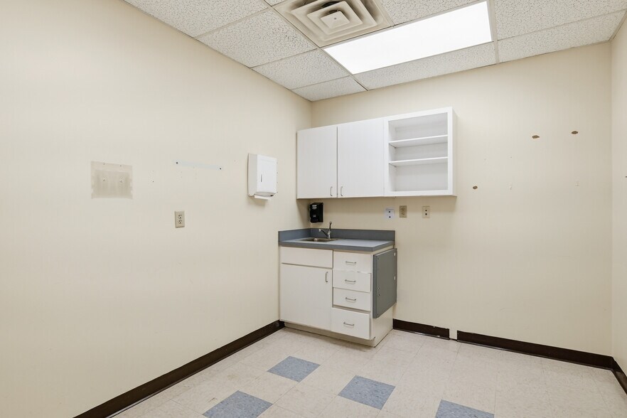 More Photos Of 534 Sumner Ave, Springfield General Retail For Lease