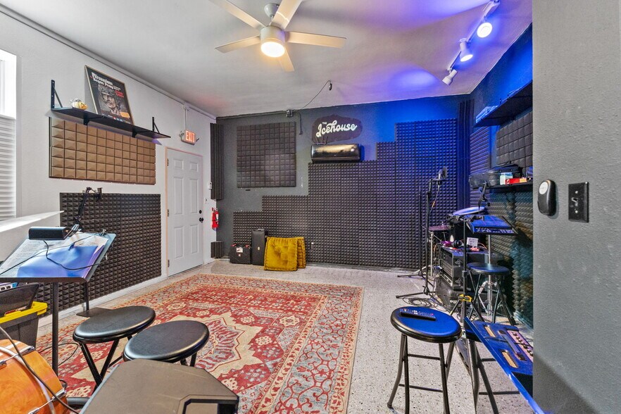 More Photos Of 701 49th St S, Gulfport Freestanding For Sale