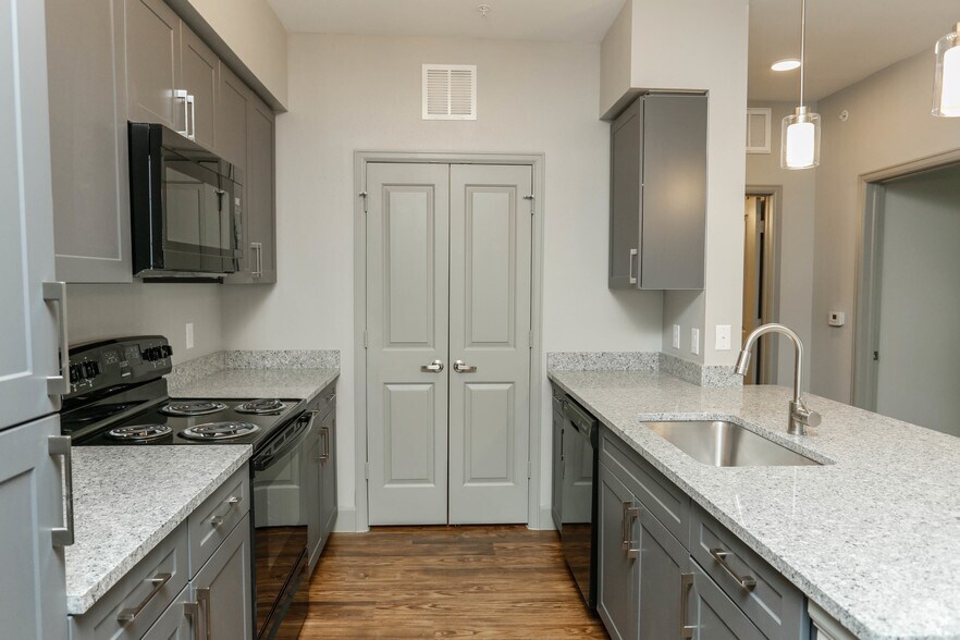 More Photos Of 14340 Wallisville Rd, Houston Apartments For Sale