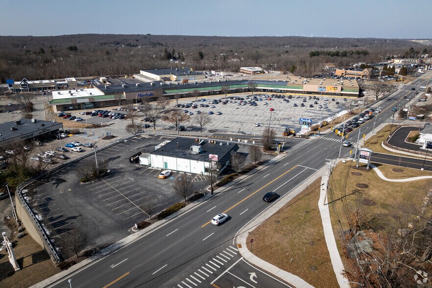 More Photos Of 1455 Oaklawn Ave, Cranston Restaurant For Lease