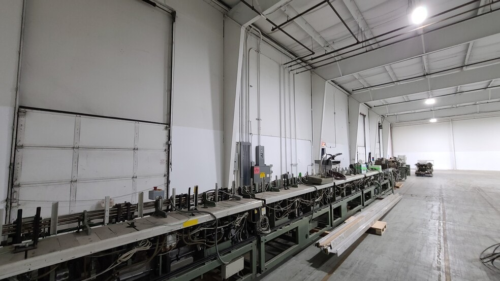 More Photos Of 4925-4931 Indian School Rd NE, Salem Warehouse For Lease