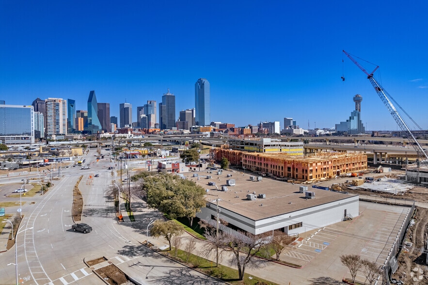 More Photos Of 152-160 Continental Ave, Dallas Freestanding For Lease