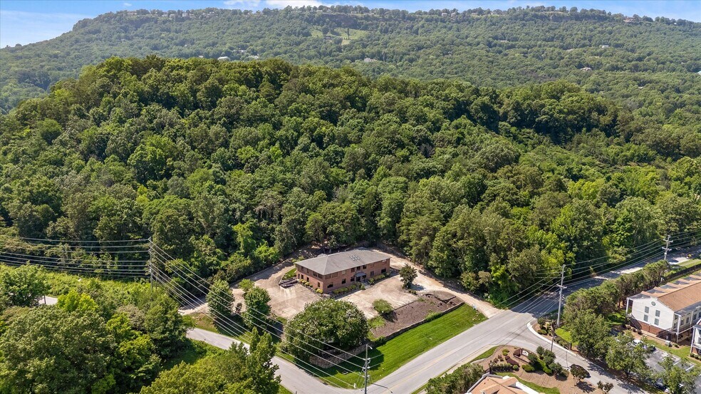 More Photos Of 901 Mountain Creek Rd, Chattanooga Office For Lease