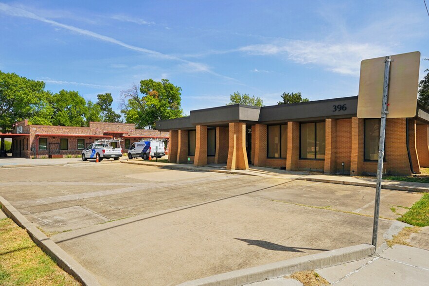 More Photos Of 396 W Main St, Lewisville Medical For Sale
