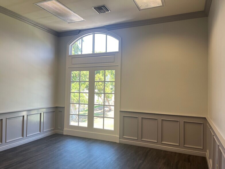 More Photos Of 116 W Lime Ave, Monrovia Loft Creative Space For Lease