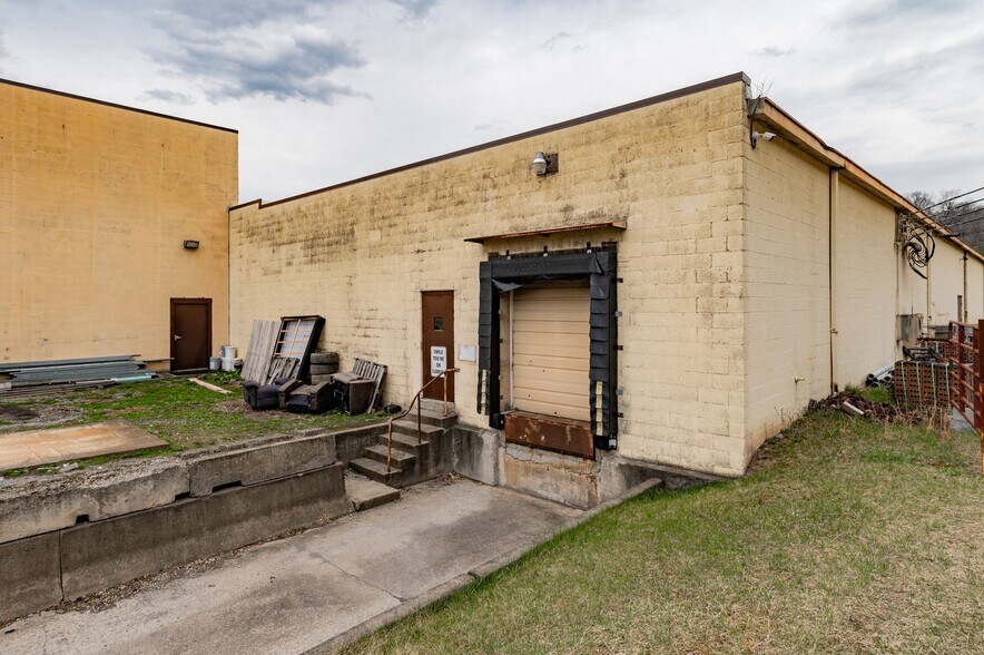 More Photos Of 902 Fairmont Rd, Morgantown Storefront For Lease