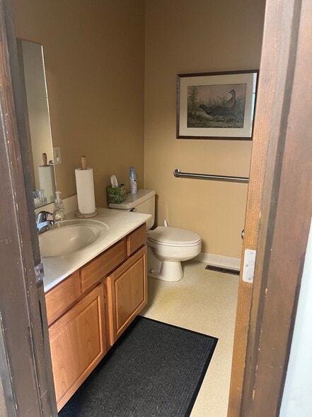 More Photos Of 52 Colchester Ave, Burlington Medical For Lease