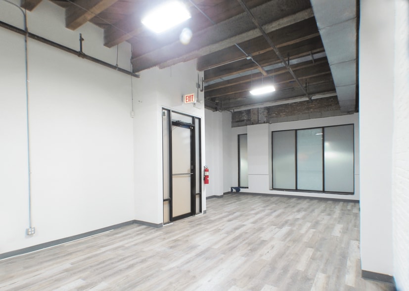 More Photos Of 160 E Grand Ave, Chicago Office For Lease