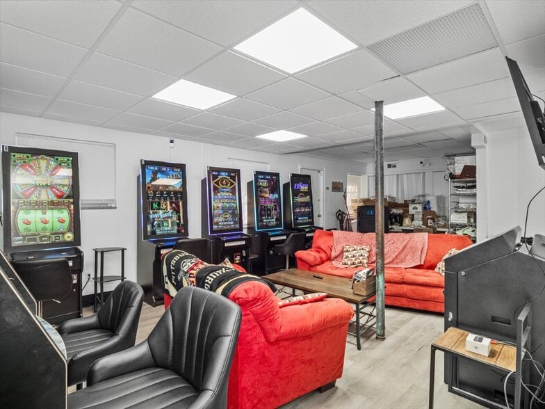 More Photos Of 584 Brown Ave, Turtle Creek Office For Sale