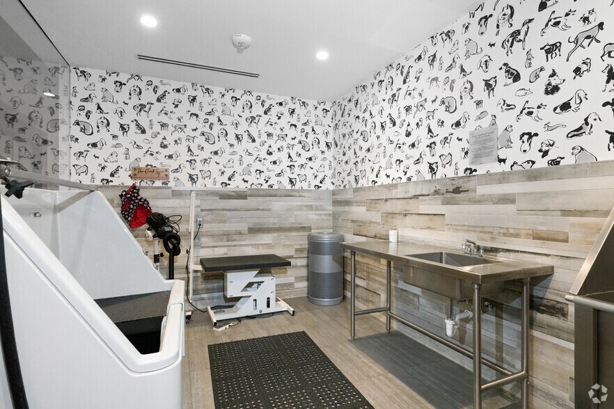 More Photos Of 3400 S Clark St, Arlington Apartments For Lease