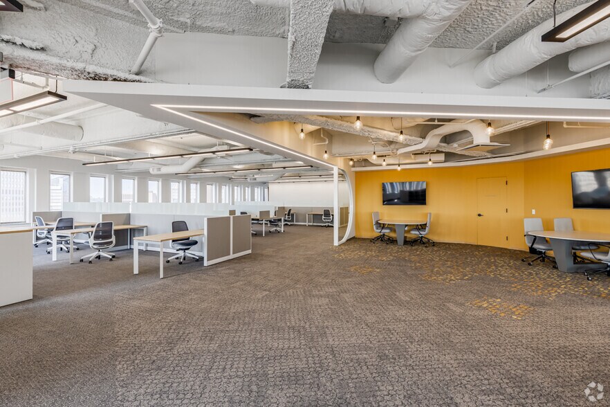 More Photos Of 600 Grant St, Pittsburgh Office For Lease
