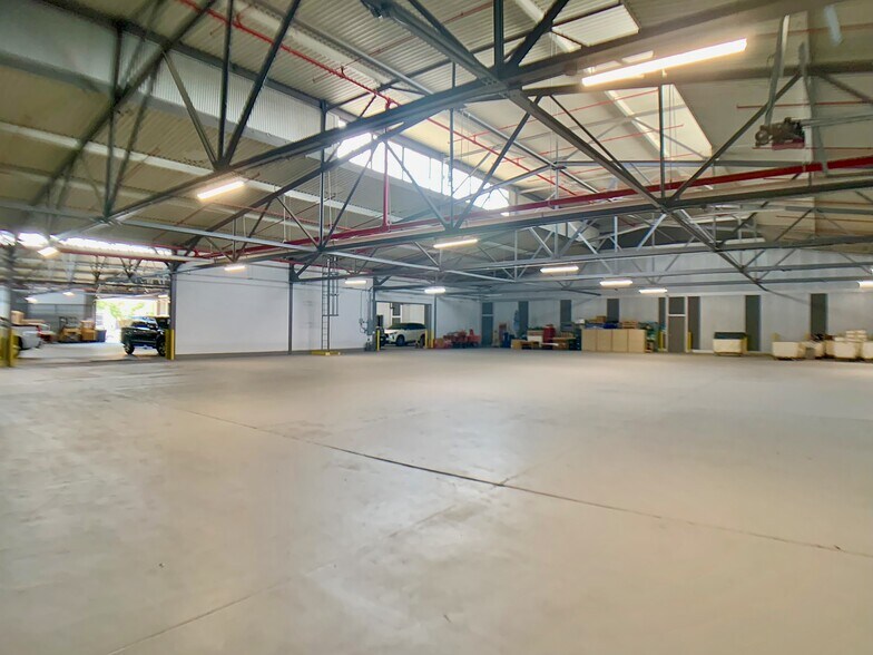 More Photos Of 612 Nogalitos St, San Antonio Flex For Sale