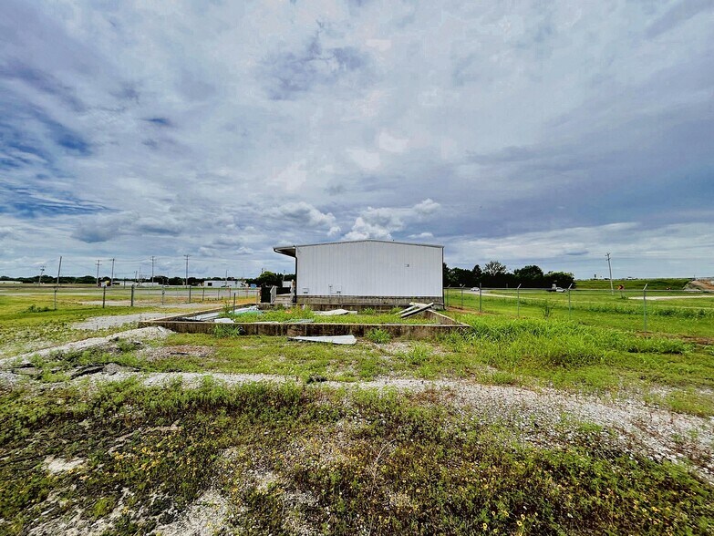 More Photos Of 120 W Peak Blvd, Muskogee Freestanding For Sale