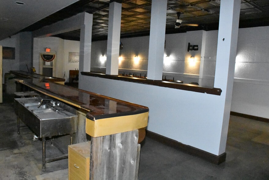 More Photos Of 106 S Main St, Springboro Storefront Retail Residential For Sale