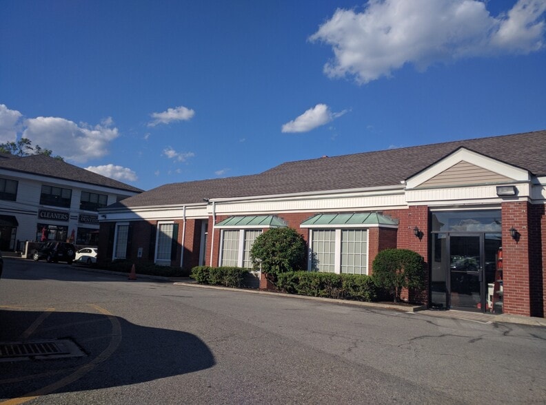 More Photos Of 945 S Lake Blvd, Mahopac Bank For Lease