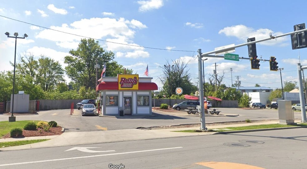Primary Photo Of 711 Cleveland St, Elyria Fast Food For Lease