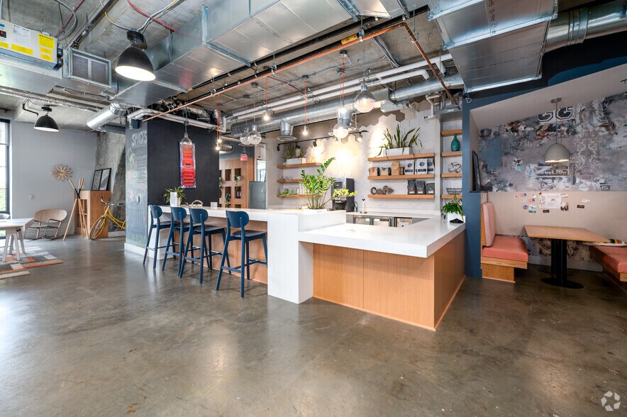 More Photos Of 1140 3rd St NE, Washington Office For Lease